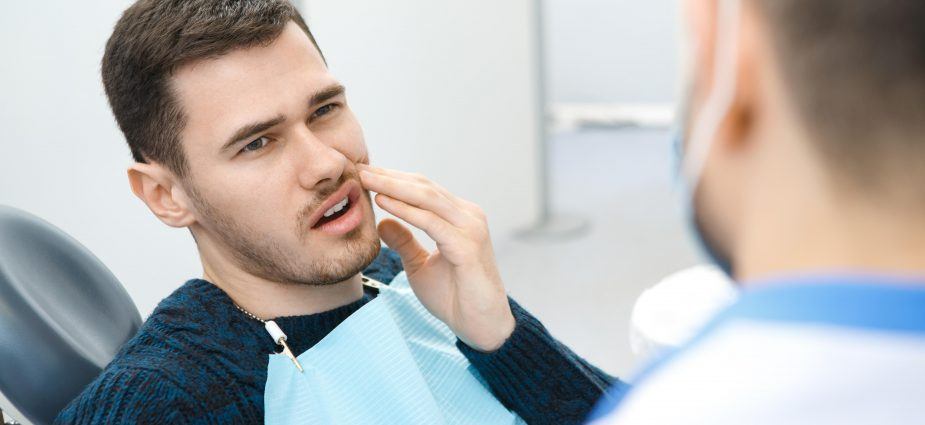 tooth pain dentist 925x425 1